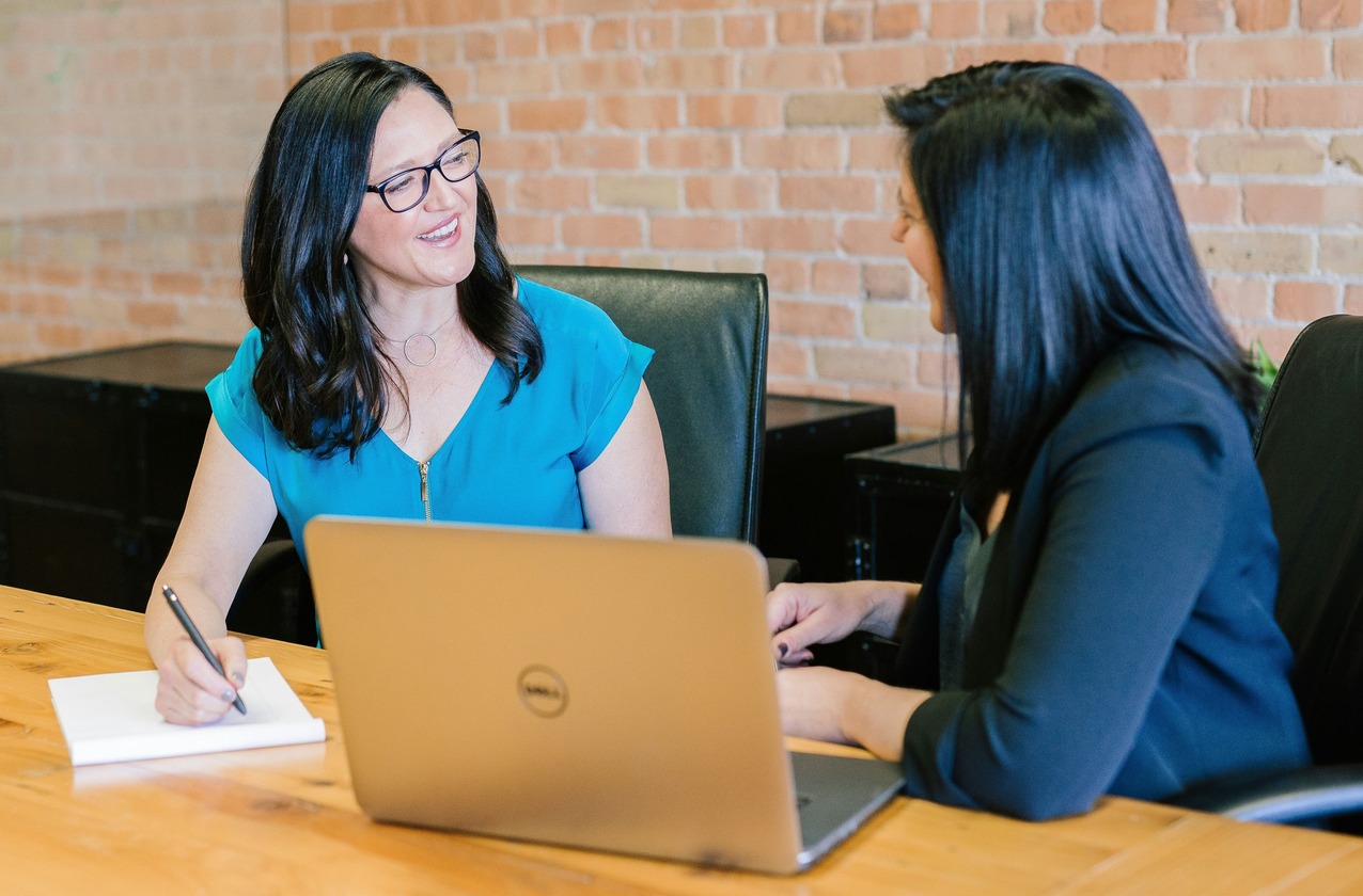 a manager conducting a performance appraisal